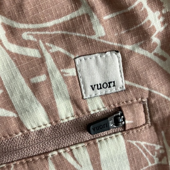 Vuori shorts size small like new condition - Picture 5 of 5